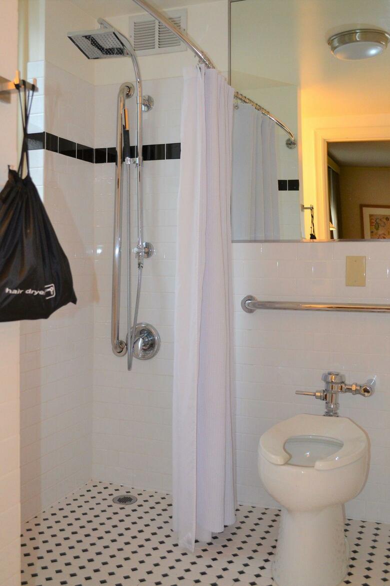Executive Hotel Pacific