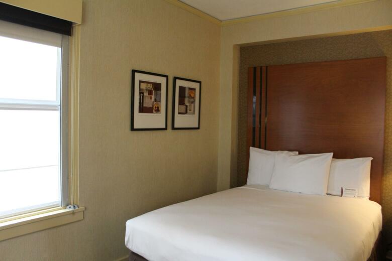 Executive Hotel Pacific