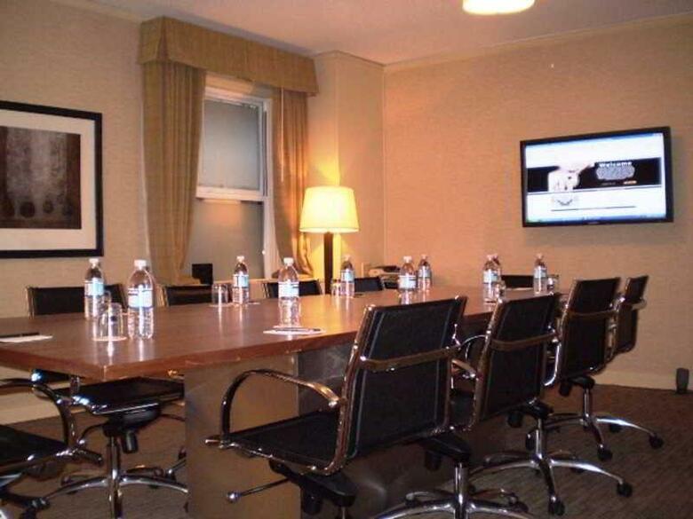 Executive Hotel Pacific