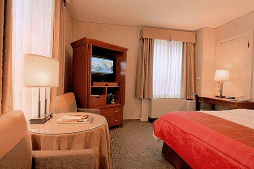 Executive Hotel Pacific