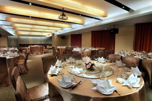 Park City Hotel Luzhou Hotel