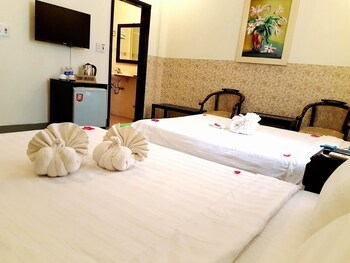 Jade Hotel