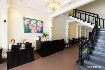 Jade Hotel