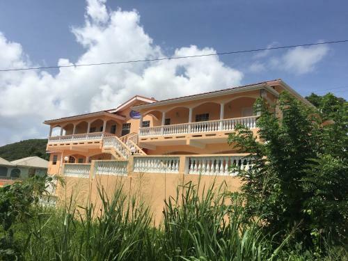 Hostal Aupic Paradise