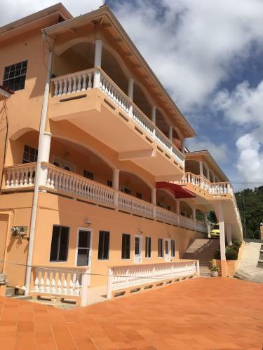 Hostal Aupic Paradise