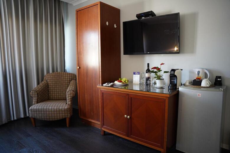 Shani Hotel