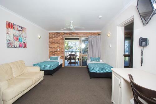 Sarina Beach Motel