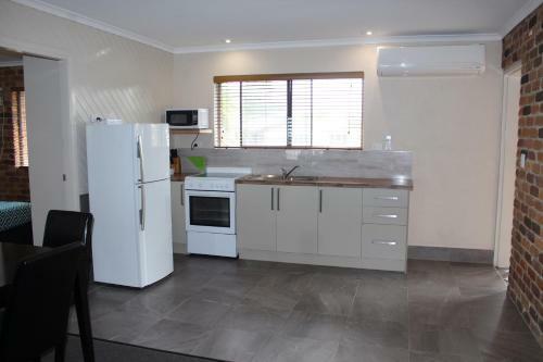 Sarina Beach Motel