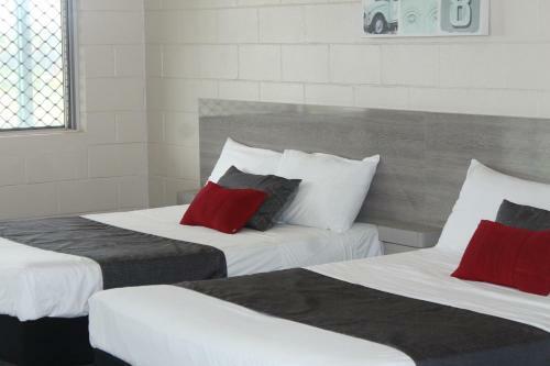 Sarina Beach Motel