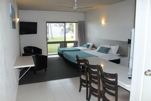 Sarina Beach Motel