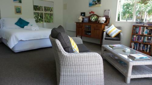 Cathedral Cove Apartment