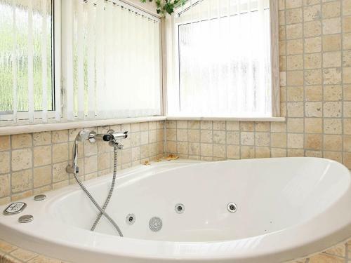 Three-bedroom Holiday Home In L�kken 52