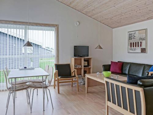 One-bedroom Holiday Home In Gudhjem 1