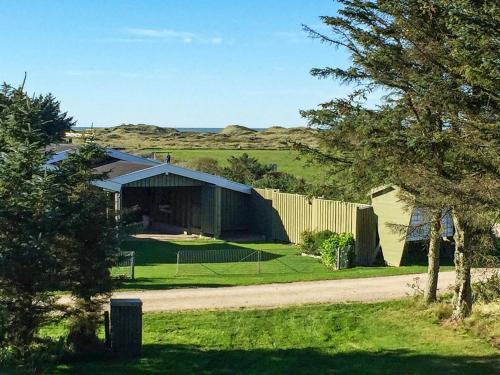 Three-bedroom Holiday Home In L�kken 11