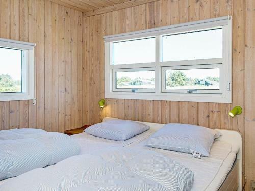 Three-bedroom Holiday Home In L�kken 18