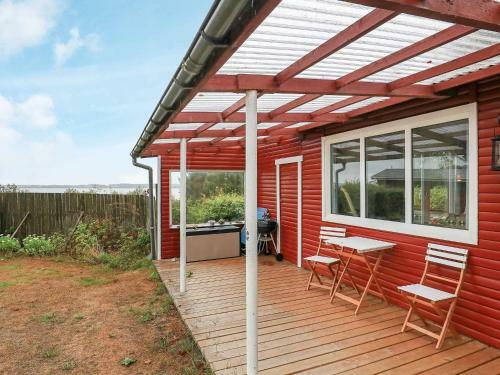 Three-bedroom Holiday Home In Roslev 4