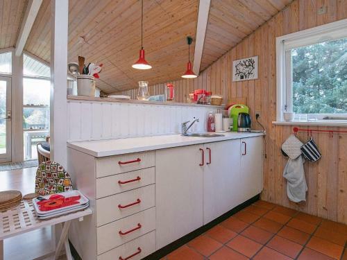 Three-bedroom Holiday Home In L�kken 74