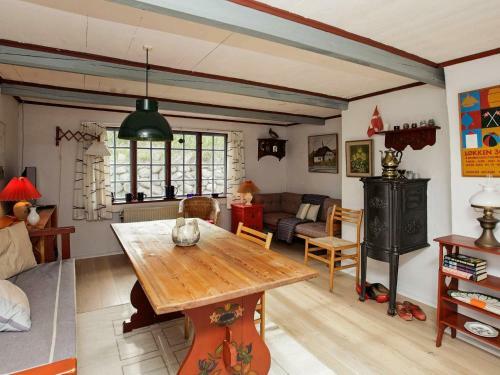 Three-bedroom Holiday Home In L�kken 67