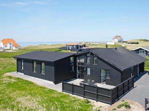 Four-bedroom Holiday Home In L�kken 19