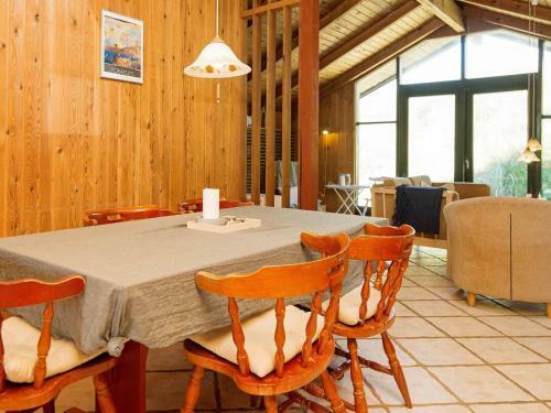 Three-bedroom Holiday Home In L�kken 70