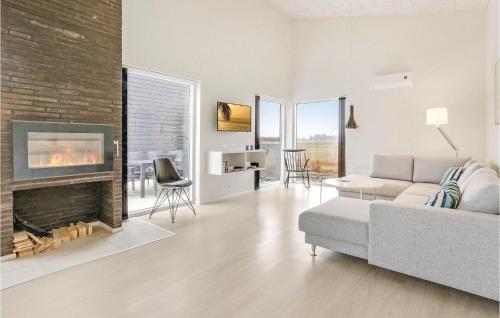 Three-bedroom Holiday Home L�kken With A Fireplace 07