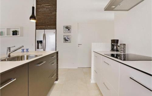 Three-bedroom Holiday Home L�kken With A Fireplace 07