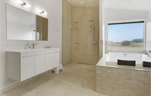 Three-bedroom Holiday Home L�kken With A Fireplace 07