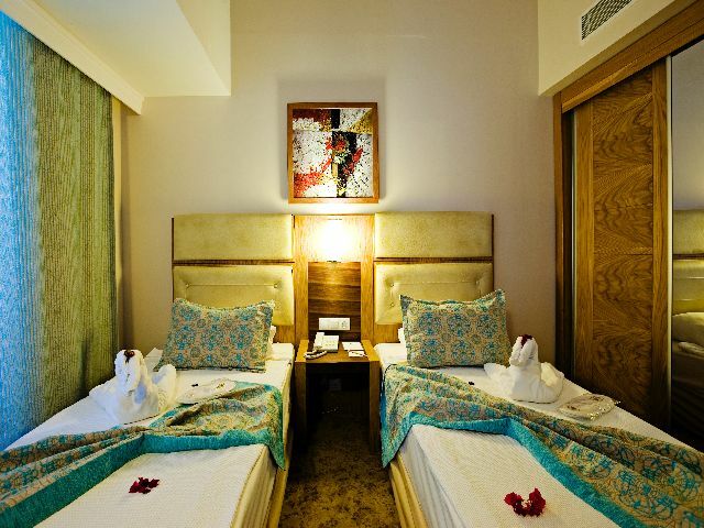 Hotel Saturn Palace Resort