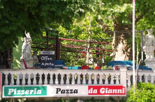 Hostal Guest House Pizzeria Pazza Da Gianni