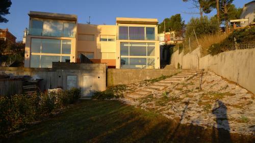 Gran Casa Con Piscina En Abrera