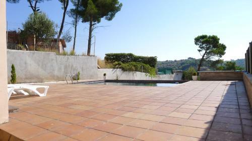 Gran Casa Con Piscina En Abrera