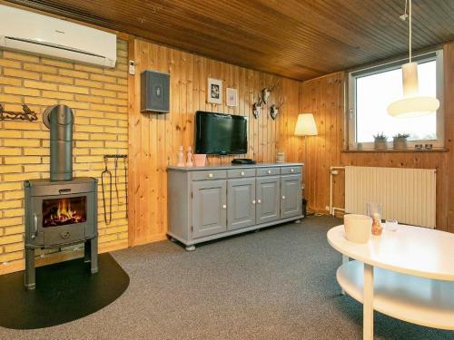 Three-bedroom Holiday Home In S�by 17