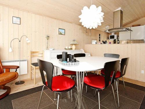 Four-bedroom Holiday Home In Hadsund 8