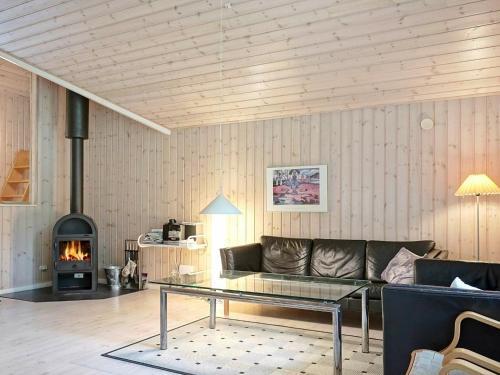 Three-bedroom Holiday Home In Nex� 8