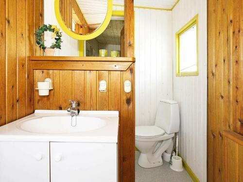 Two-bedroom Holiday Home In Vestervig 1