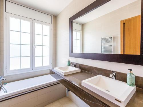 Six-bedroom Holiday Home Cabrils With Sea View 05