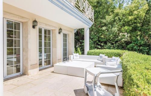 Six-bedroom Holiday Home Cabrils With Sea View 05