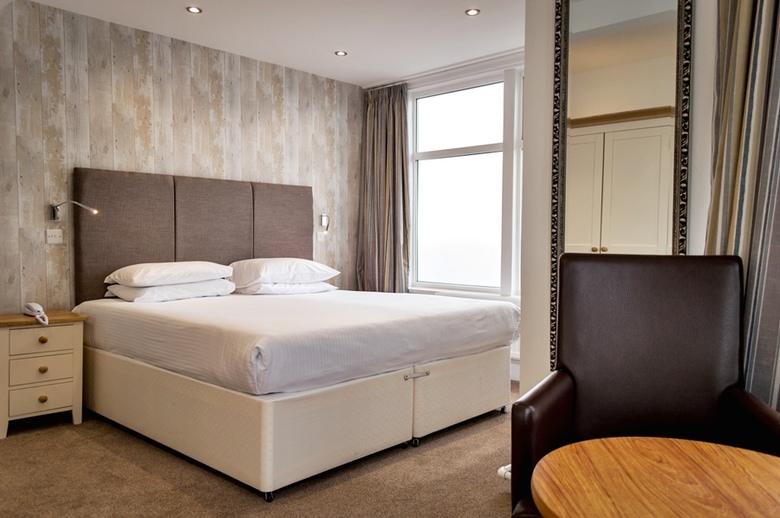 The Cliffeside Hotel