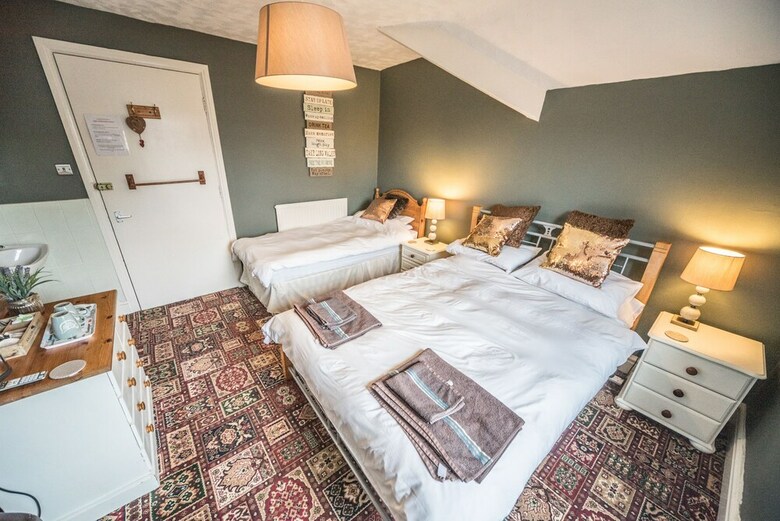 Bed & Breakfast Compton Guest House