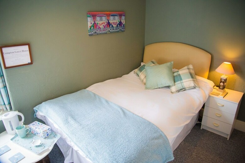 Bed & Breakfast Compton Guest House