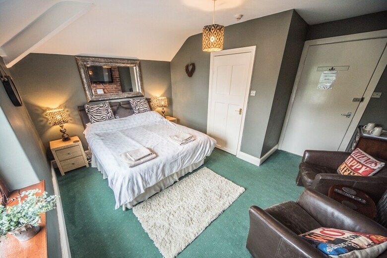 Bed & Breakfast Compton Guest House