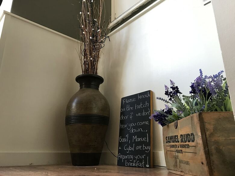 Bed & Breakfast Compton Guest House