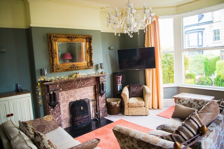 Bed & Breakfast Compton Guest House