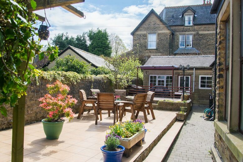 Bed & Breakfast Compton Guest House