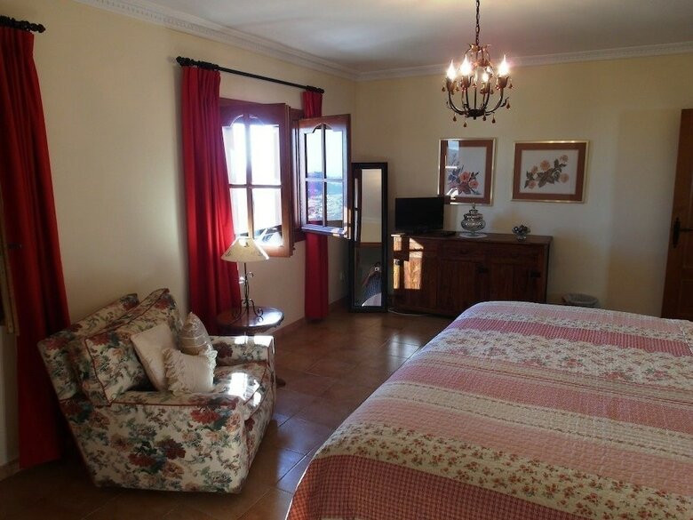 Casa Roble B&B
