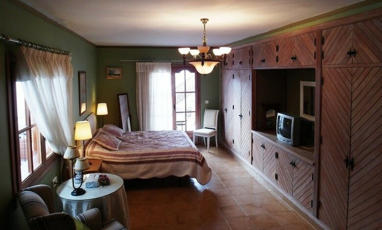 Casa Roble B&B