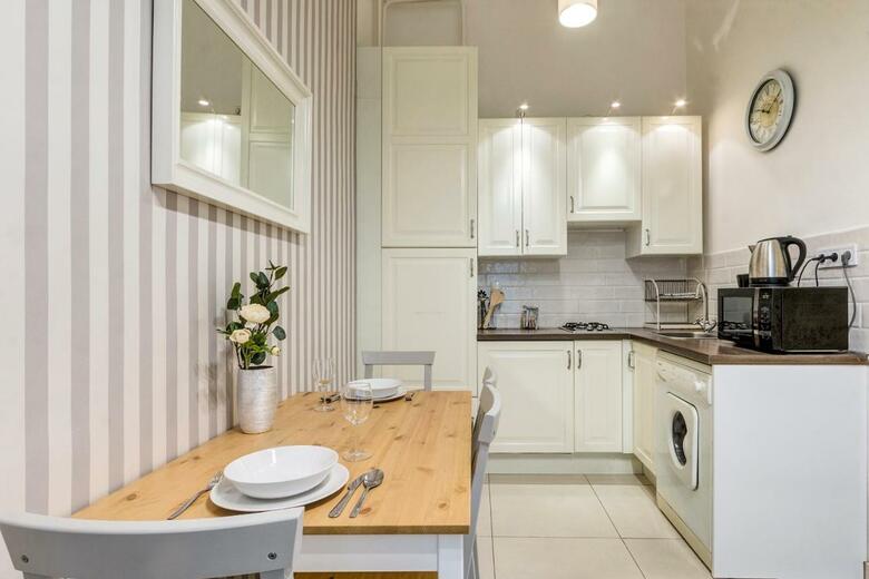 Fashion Street Luxury Apartment