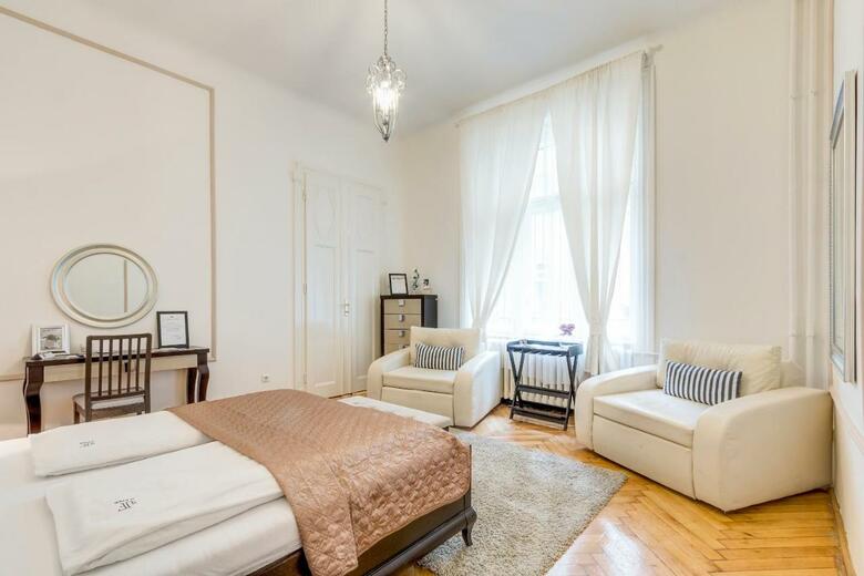Fashion Street Luxury Apartment