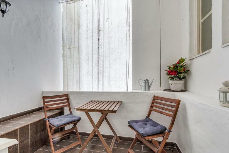 Fashion Street Luxury Apartment