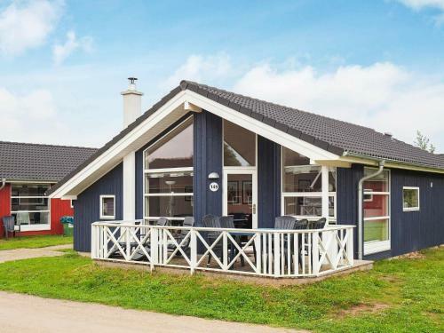 Two-bedroom Holiday Home In Gro�enbrode 1